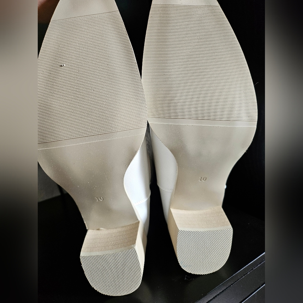 White Embroidered Boots - Picture 6 of 7